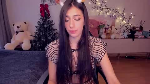 Snapshot of miasilk chatting on 12.31.24 Miayna Silk online show from 12.31.24
