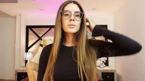 Mia online show from 02.04.26