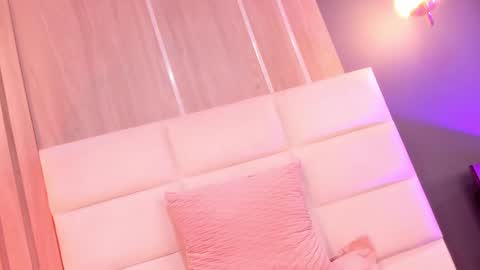 Mia online show from 03.10.25