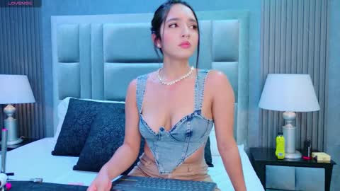 Mia Sweetth online show from 11.27.25