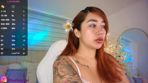 Snapshot of miathaylor chatting on 09.11.25 Mia Thaylor online show from 09.11.25