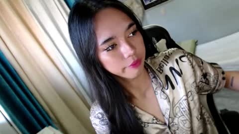 Snapshot of miatrixs chatting on 01.16.25 Mia online show from 01.16.25