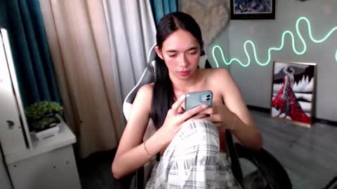 Snapshot of miatrixs chatting on 01.28.25 Mia online show from 01.28.25