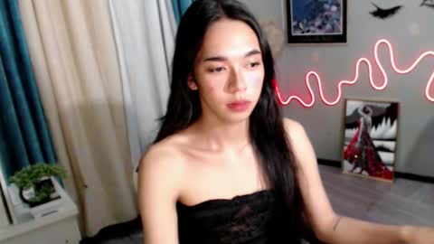 Snapshot of miatrixs chatting on 01.28.25 Mia online show from 01.28.25