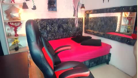 mia online show from 10.06.25