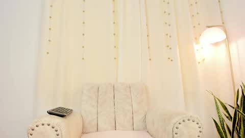 Snapshot of miavenuss_1 chatting on 11.10.25 Miavenuss 1 online show from 11.10.25