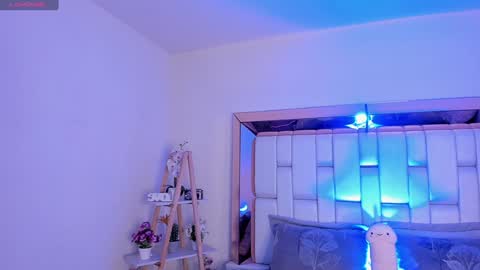 Mia Villalobos online show from 01.25.25