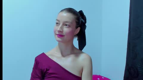 Snapshot of miavolkova_ chatting on 10.03.25 Chloe online show from 10.03.25