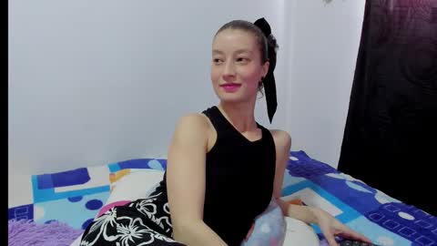Snapshot of miavolkova_ chatting on 12.05.25 Chloe online show from 12.05.25