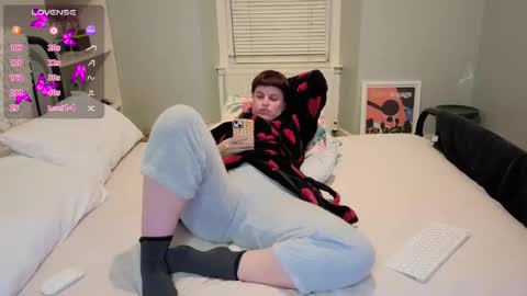 Mia  online show from 11.01.25