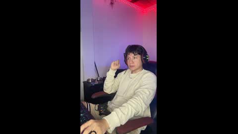 michael independent model  online show from 01.24.25