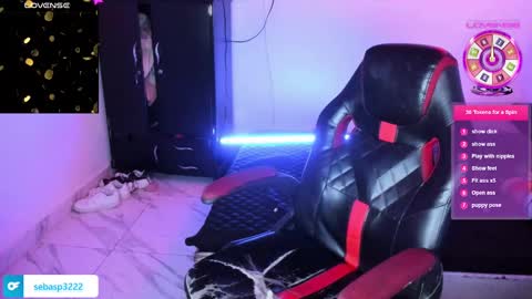 michael independent model  online show from 01.25.25