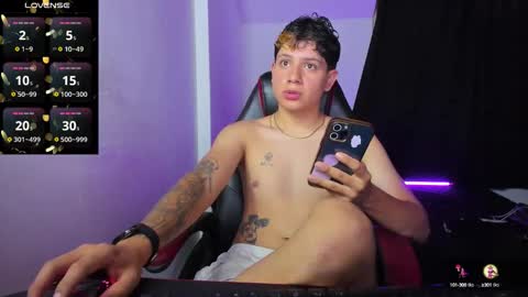 michael independent model  online show from 10.04.25