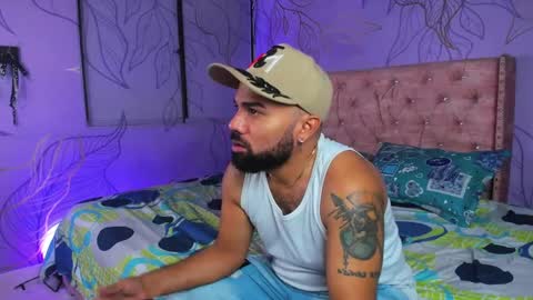 Snapshot of michaell_twink chatting on 02.16.25 Michaell online show from 02.16.25