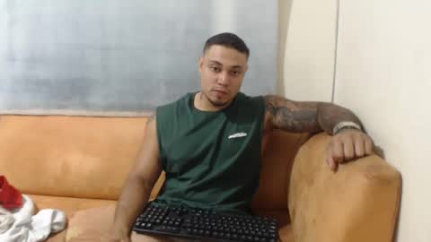 Snapshot of michelle_allen0104 chatting on 02.01.25 michelle_allen0104 online show from 02.01.25