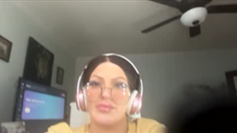 Snapshot of michelletobat69 chatting on 02.06.26 Urbaybee23 online show from 02.06.26