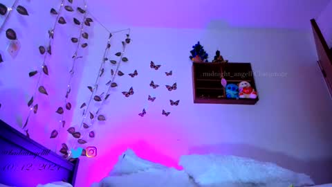 Snapshot of midnight_angell chatting on 12.11.24 online show from 12.11.24