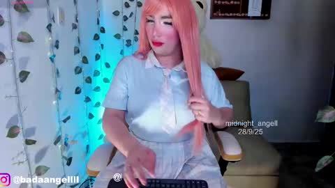 Snapshot of midnight_angell chatting on 09.29.25 online show from 09.29.25