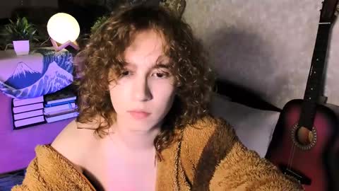 Snapshot of midnight_answer chatting on 02.10.25 Max online show from 02.10.25