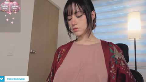 midori__san online show from 10.13.25