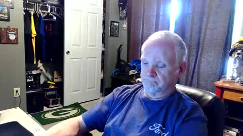 Snapshot of midwestdad09 chatting on 04.17.26 midwestdad09 online show from 04.17.26
