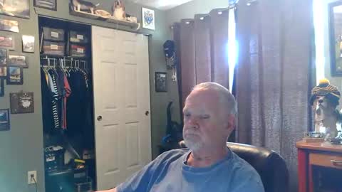 Snapshot of midwestdad09 chatting on 04.23.26 midwestdad09 online show from 04.23.26