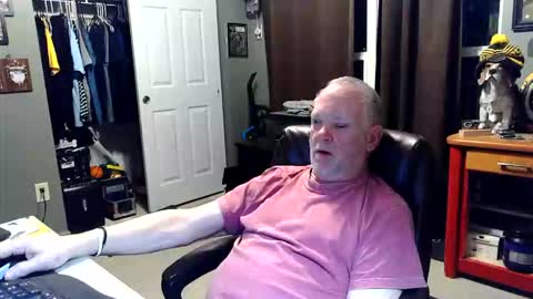 Snapshot of midwestdad09 chatting on 05.03.26 midwestdad09 online show from 05.03.26