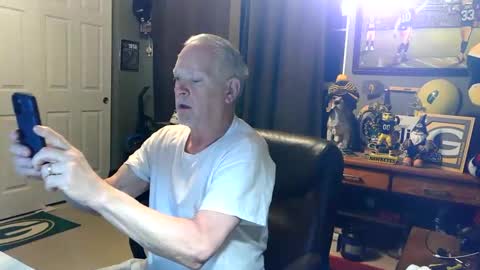 Snapshot of midwestdad09 chatting on 05.10.26 midwestdad09 online show from 05.10.26