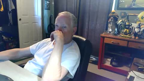 Snapshot of midwestdad09 chatting on 05.19.26 midwestdad09 online show from 05.19.26