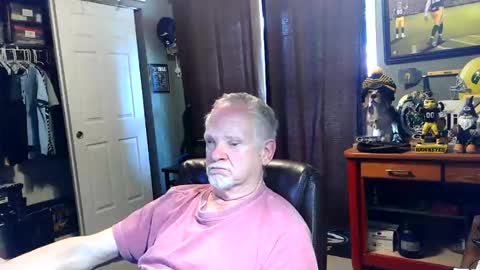 Snapshot of midwestdad09 chatting on 05.30.26 midwestdad09 online show from 05.30.26