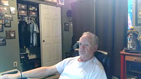 Snapshot of midwestdad09 chatting on 05.31.26 midwestdad09 online show from 05.31.26