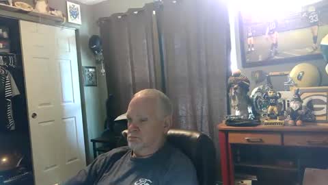 Snapshot of midwestdad09 chatting on 06.03.26 midwestdad09 online show from 06.03.26