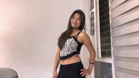 Snapshot of mieshasegura chatting on 10.28.25 Mia online show from 10.28.25