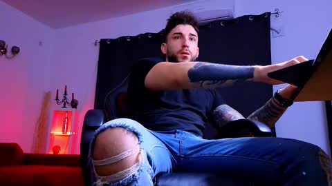 MightyAaron online show from 12.15.25