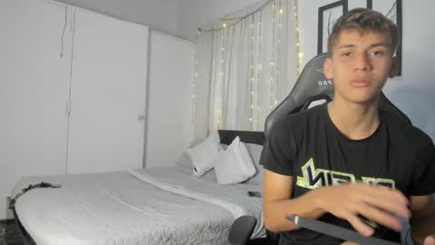 Miguel Hernandez online show from 02.11.25