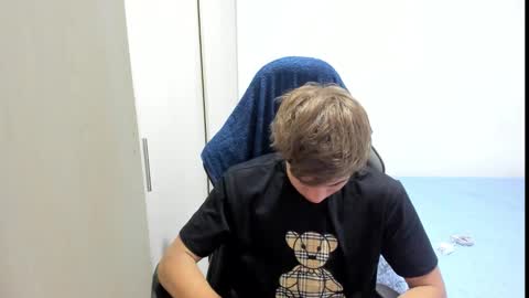 Miguel Hernandez online show from 11.06.25