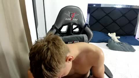 Miguel Hernandez online show from 04.28.26