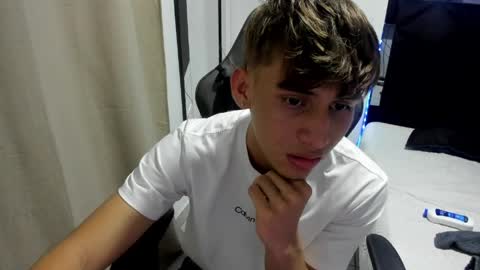 Snapshot of miguel_hz chatting on 05.17.26 Miguel Hernandez online show from 05.17.26