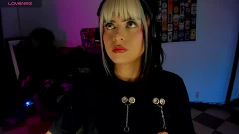 Snapshot of mihaa_adams chatting on 06.08.26 MIHAA-ADAMS online show from 06.08.26