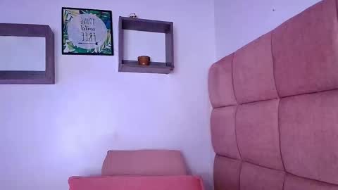 Mia  online show from 09.16.25