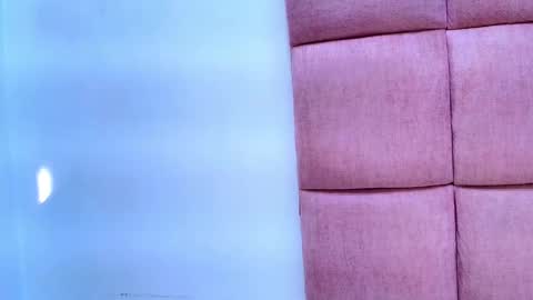 Mia  online show from 09.22.25