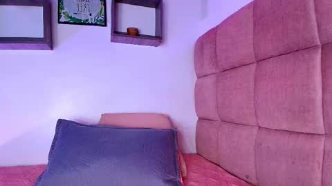 Mia  online show from 09.27.25