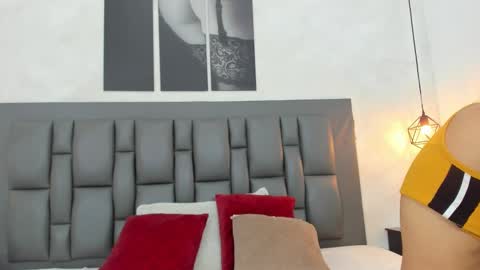 Mia  online show from 01.15.25