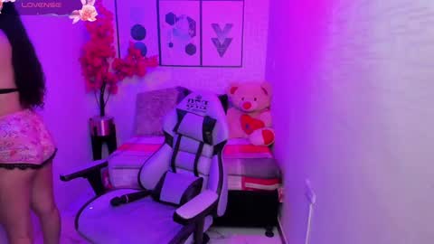 Snapshot of miia_bela chatting on 01.08.25 Miia online show from 01.08.25