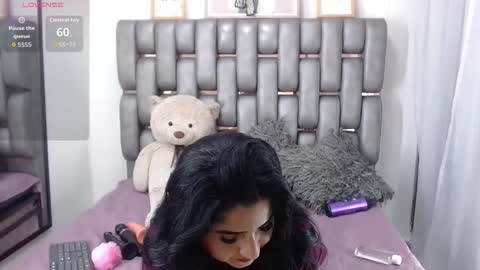 Snapshot of miia_rousee_ chatting on 05.30.26 ROUSSE online show from 05.30.26