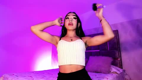 Snapshot of miia_sophia chatting on 12.18.25 online show from 12.18.25