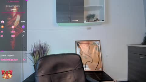 Miia 3 online show from 12.04.24