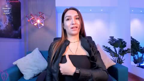 Miia 3 online show from 11.28.25