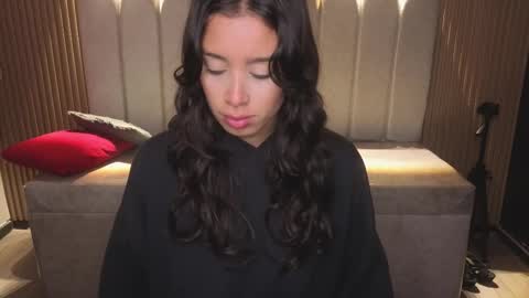 miiaa_evans1 online show from 01.12.26