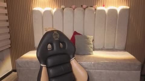 miiaa_evans1 online show from 02.24.26